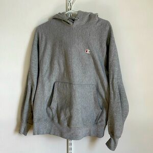 Small hole around the neck